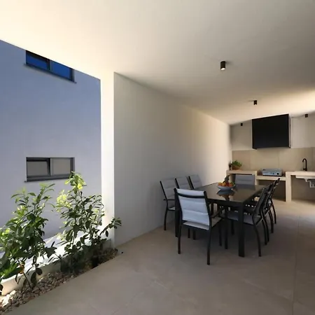 Feriehus Villa Izabela *